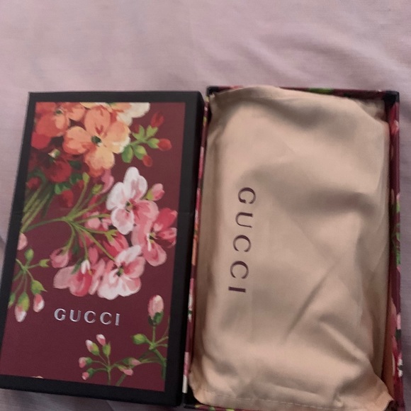 Gucci Other - Gucci Floral phone case / wallet
